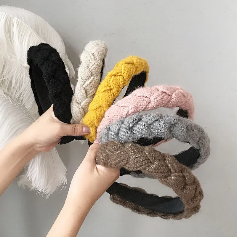 

Korean version of the autumn winter twist braid hairpin headband knitting woolen headband Korean new wild outing fabric headband