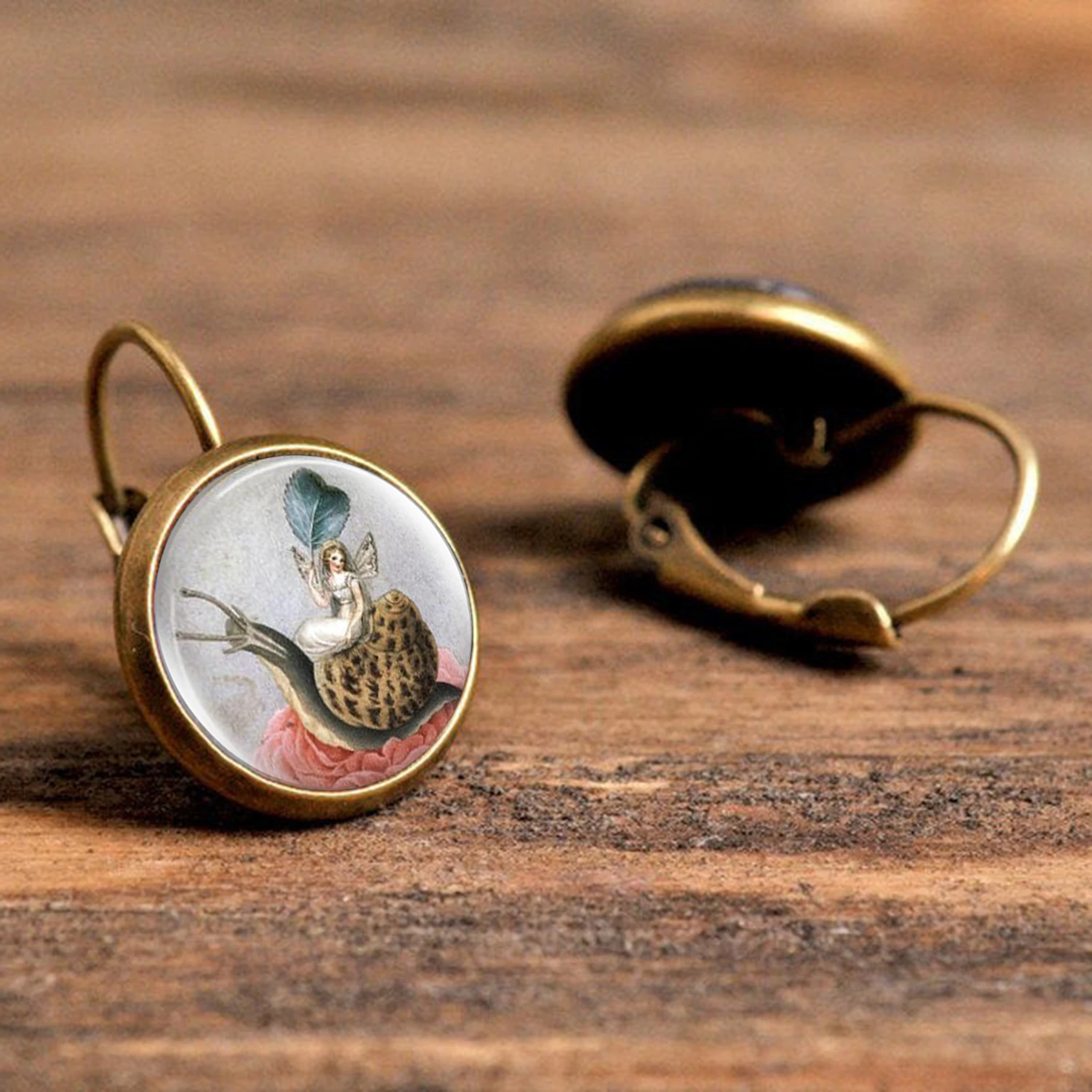 

2021 Fashion Bee Dragonfly Pattern Glass Cabochon Stud Earrings Gifts for Women Girls Retro Handmade Jewelry stud earrings