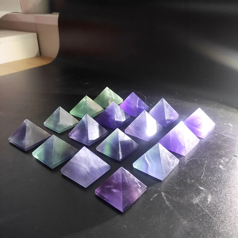 Пирамида из полированного флюорита диаметром 40 мм цена на пирамиды Vastu
