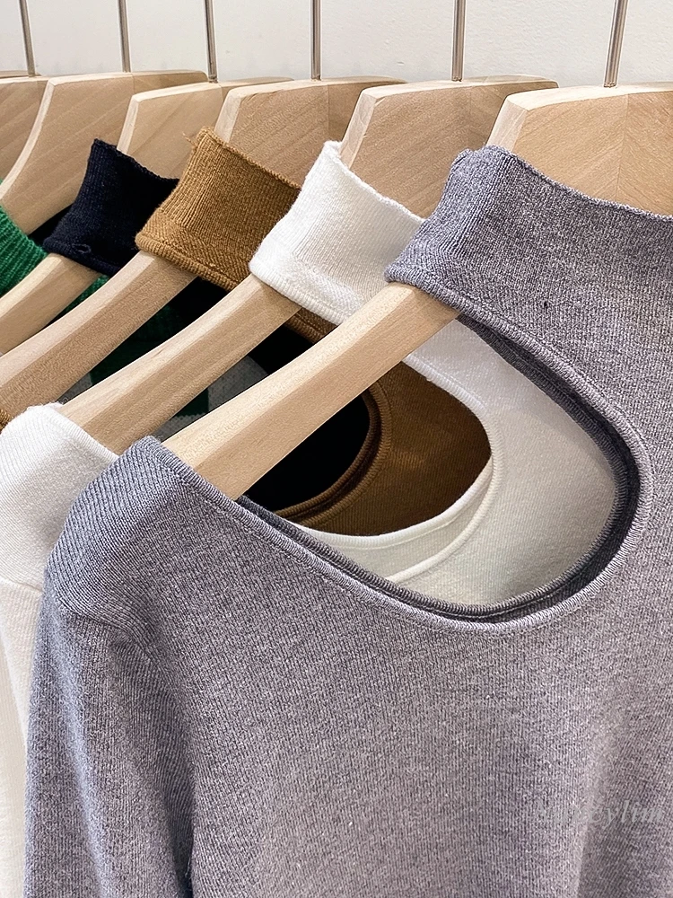 Женская трикотажная рубашка с открытыми плечами воротником-хомутом | одежда