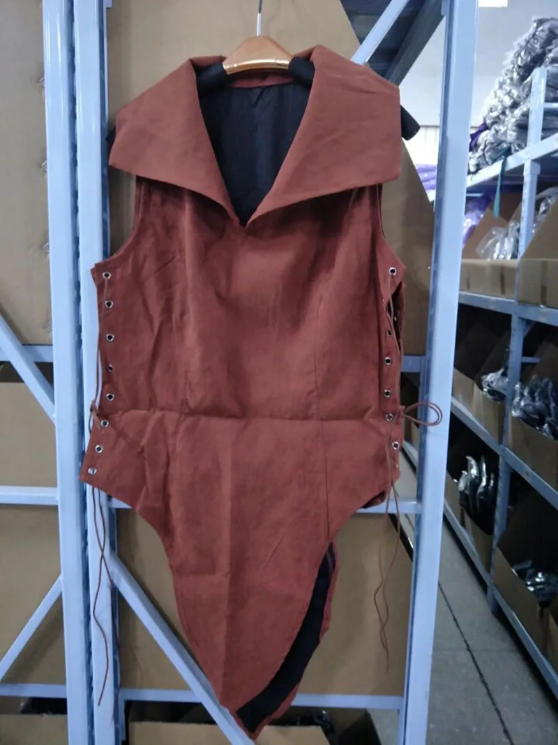 Жилет замшевый средневековый с рисунком эпохи Возрождения| |