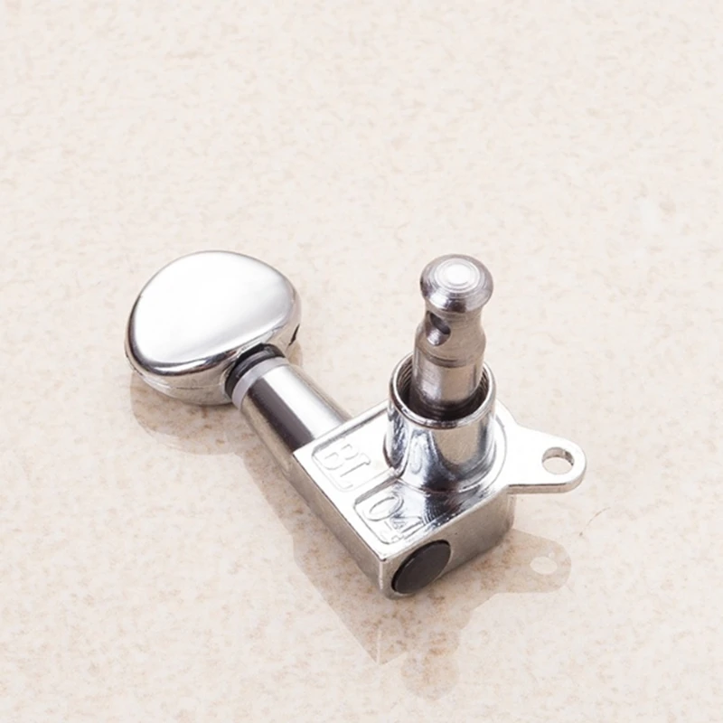 

The Small Round Head of the Ukulele of the Ukulele of the Guitar Button Is Fully Closed.