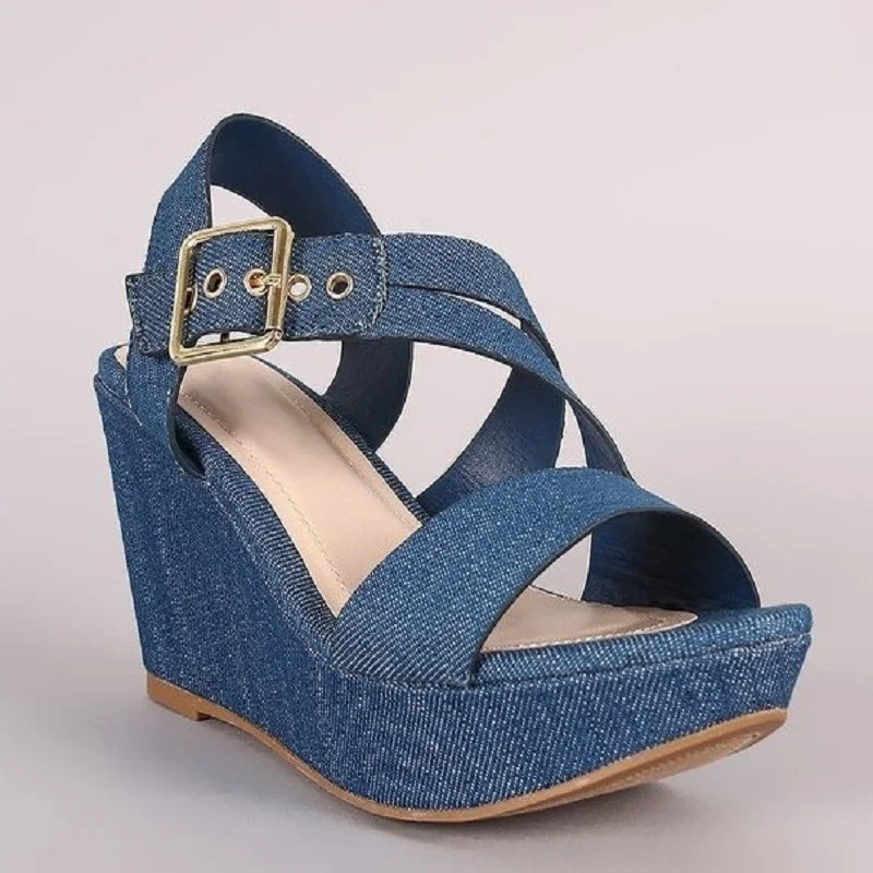 

Сандалии женские на платформе и танкетке, повседневные босоножки в европейском и американском стиле, с джинсовой пряжкой, в ретро стиле, бол...