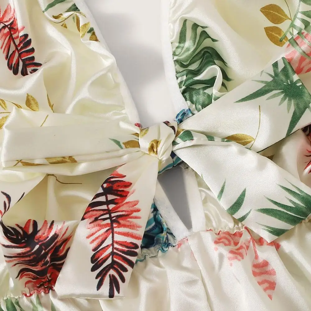 Женское атласное нижнее белье с принтом листьев и глубоким V-образным вырезом |