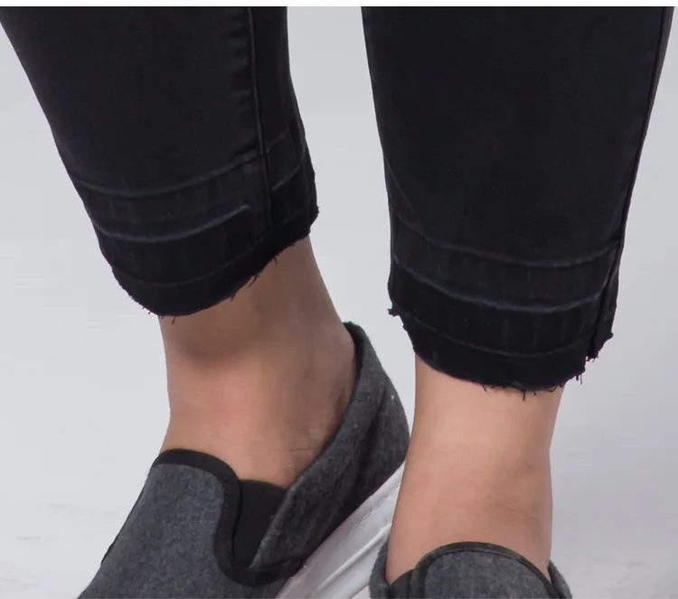 Женские рваные джинсы до щиколотки черные штаны оверсайз большого размера