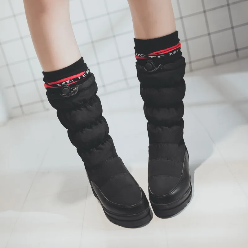 Женские зимние теплые водонепроницаемые сапоги до середины икры на танкетке |