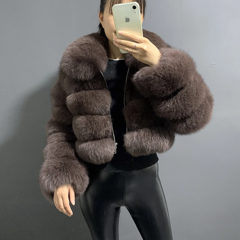 Модная женская тонкая куртка на молнии с натуральным мехом темного цвета|Шубы и