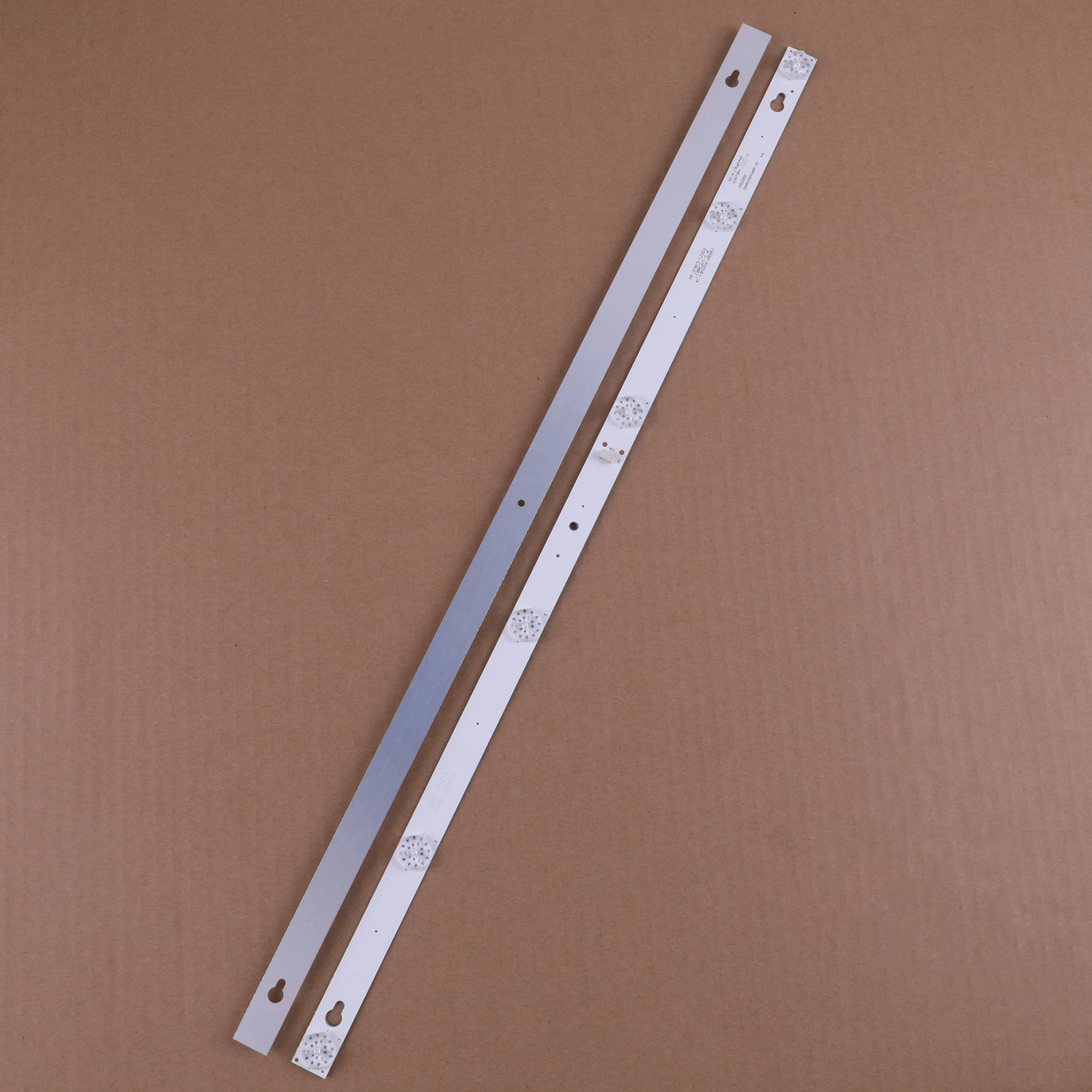 2 шт./лот 6LED(6 в) 560 мм Светодиодная подсветка полоса для L32P1A 4C-LB3206-HR03J HR01J 32D2900 32HR330M06A5
