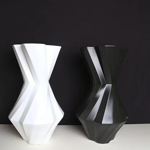 

Nordic Modern Black-and-white Geometric Dry Flower Arrangement Ceramic Vase For Window Living Room Bedroom Study Room Cafe Table