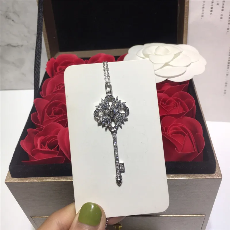 

Original Brand Fashion Zircon Snowflake Key Pendant S925 Sterling Silver Necklace High Quality Jewelry Logo Ladies Holiday Gift