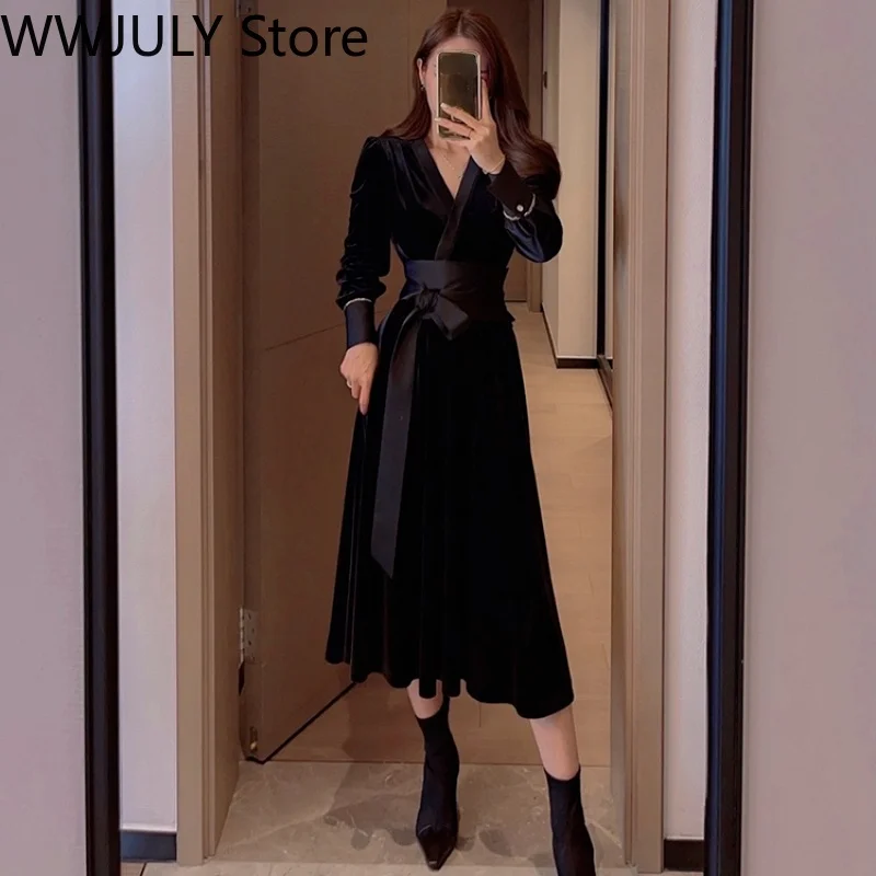 Женское бархатное платье средней длины черное винтажное с длинным рукавом и