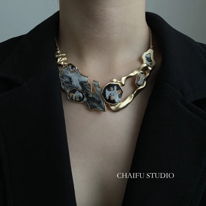 

Ins Retro Baroque Necklace Luxury Art Exaggeration Hollow Contrast Texture Female Clavicle Chain