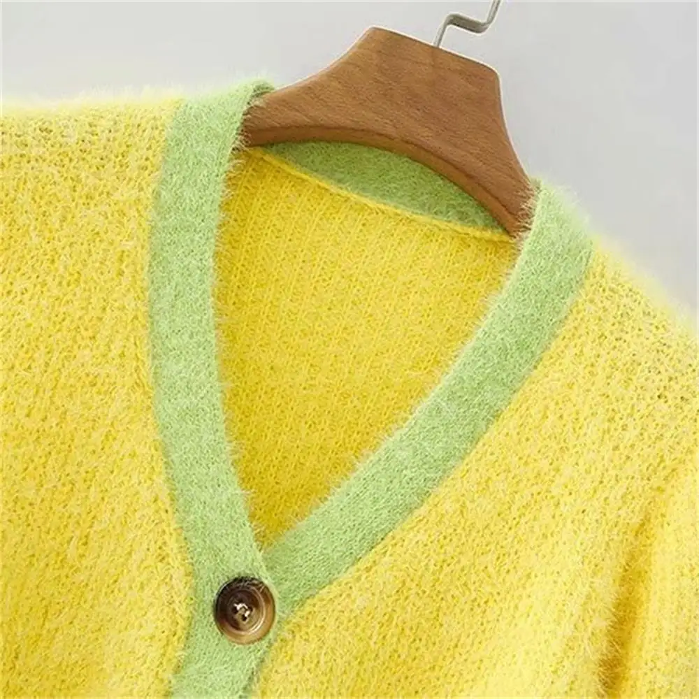 

2020 autumn and winter retro furry sexy slim contrast V-neck long-sleeved short cardigan sweater