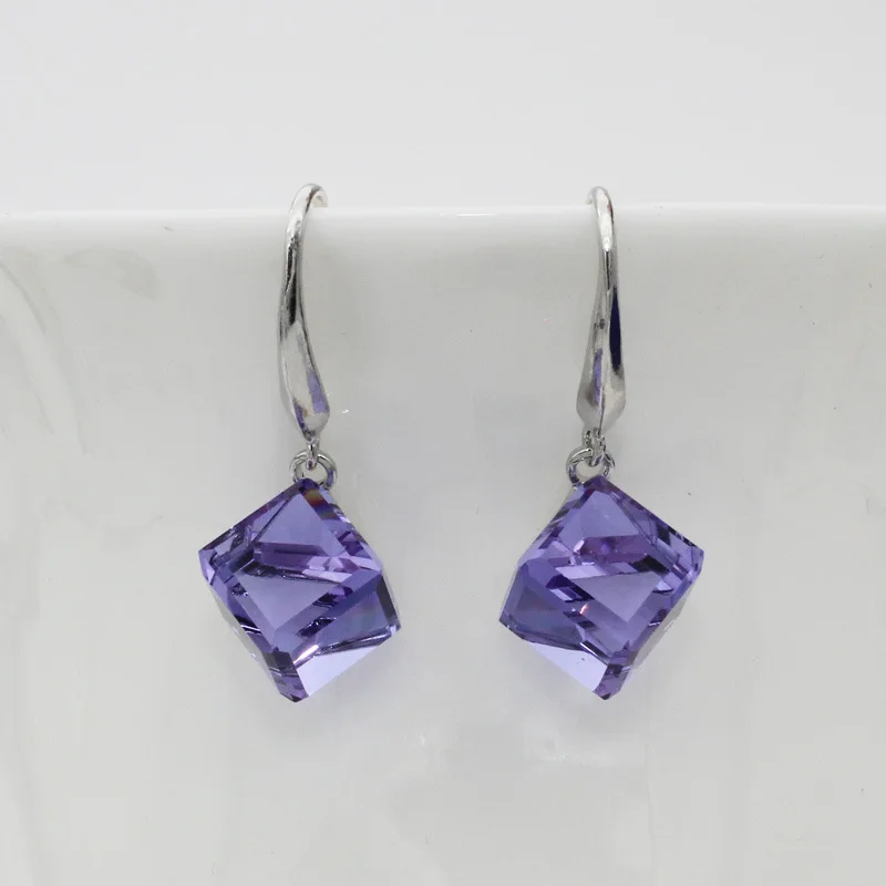 

Модные длинные женские серьги-подвески в виде Куба