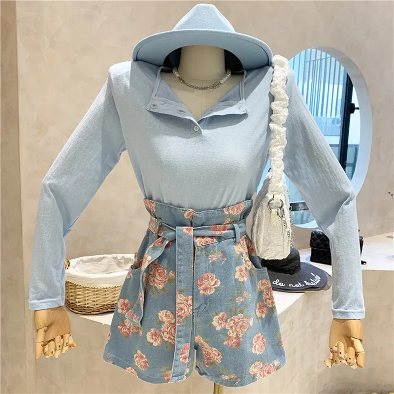 

Нишевый дизайн, новая женская одежда, лето 2021, тонкая футболка с длинным рукавом + джинсовые шорты с высокой талией и цветами, комплект из дву...