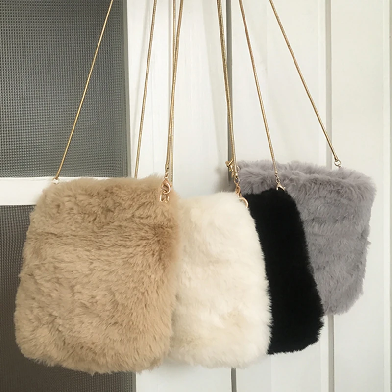 Женская сумка мессенджер MABULA мягкая квадратная на плечо с кроличьим мехом в