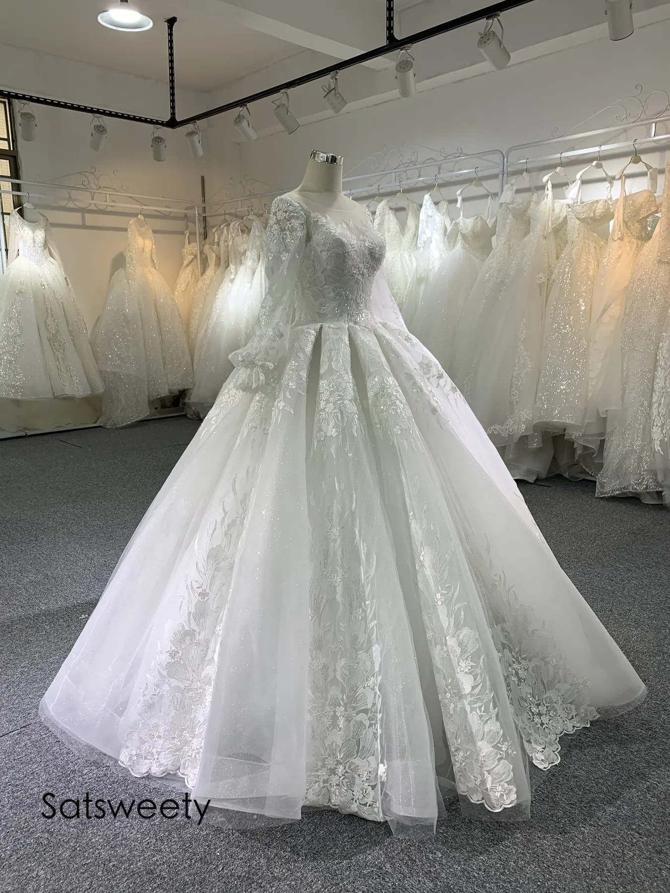 Luxury Beaded Wedding Dress 2021 Shiny Ball Gown Long Sleeves Bridal Dresses Customized Vestido de Noivas