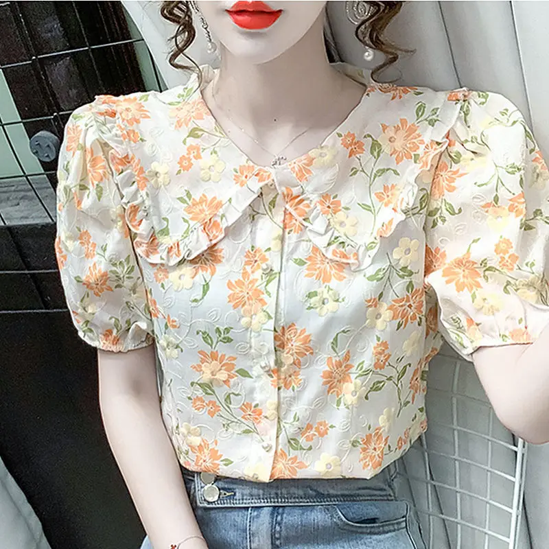 

Блузка женская с цветочным принтом, Повседневная модная рубашка с коротким рукавом-фонариком, с воротником «Питер Пэн», топ в Корейском сти...