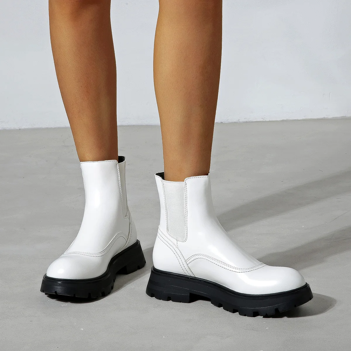 

Ботинки на среднем каблуке, Женская резиновая обувь, дождевая кожаная ткань, римские базовые ботинки из искусственной кожи на среднем каблу...