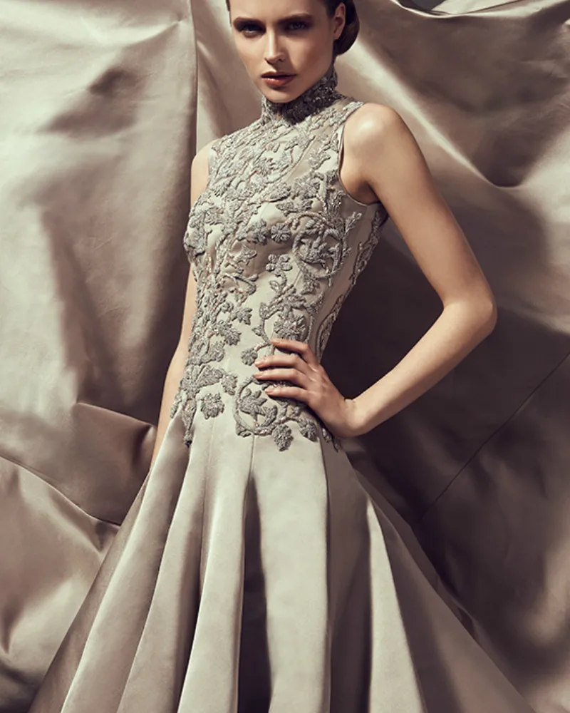 джинсовое платье с кружевом. синее платье с кружевом. плате 2018. изабель гулар фигура. плате 2018.