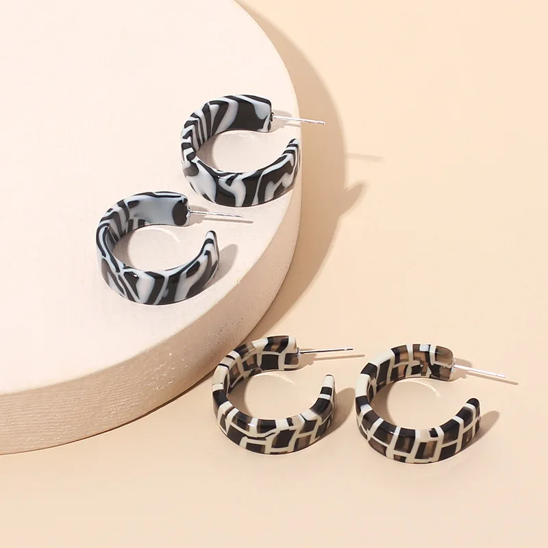 

Geometric C-shaped acrylic vintage leopard print earrings new ladies earrings pendant accessories personality earrings