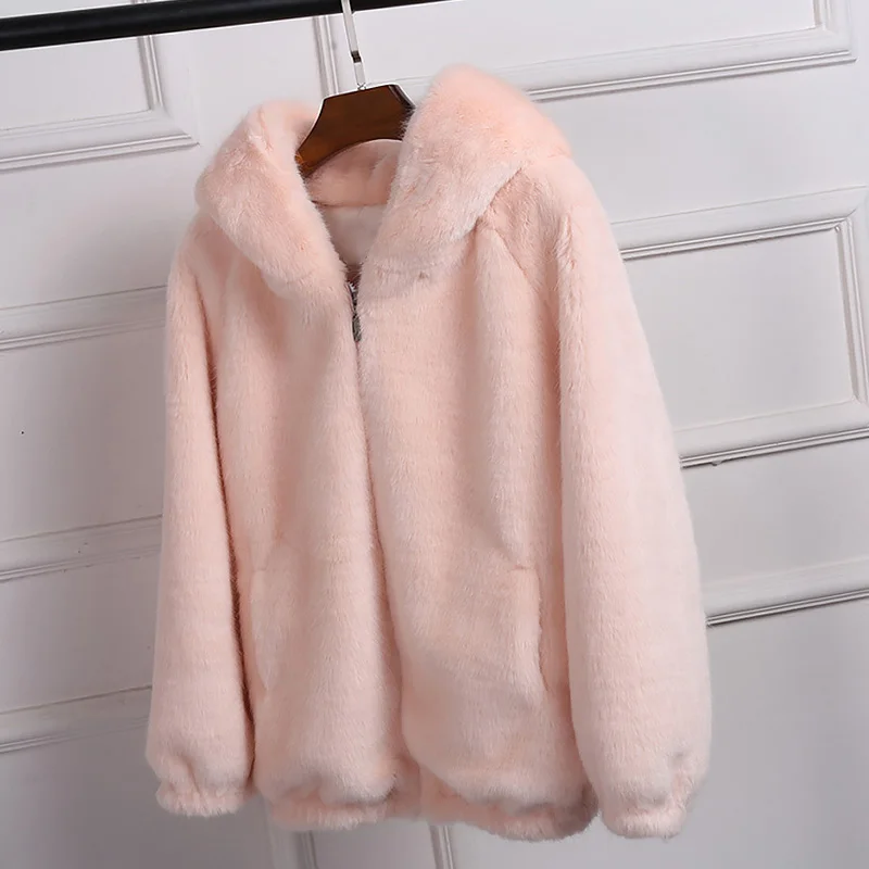 Женское пушистое пальто из искусственного меха с капюшоном на осень и зиму