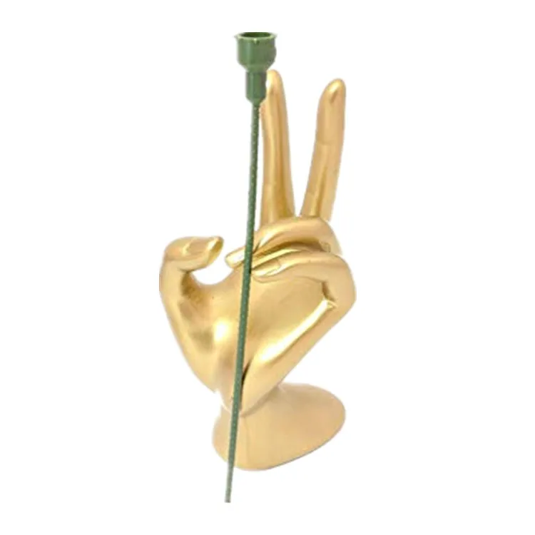 Пластиковый стержень длиной 20 см используемый для составления композиционных