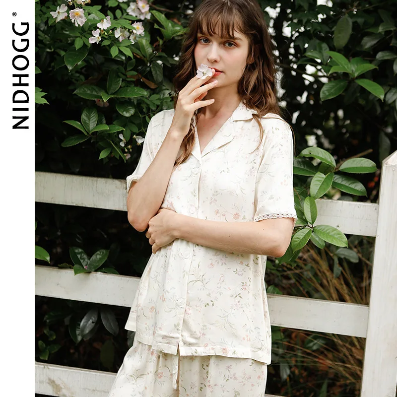 Пижама атласная из двух предметов с коротким рукавом и принтом в виде ивы