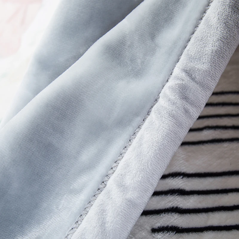 Детское легкое пасмурное одеяло мультяшное мягкое теплое всесезонное покрывало