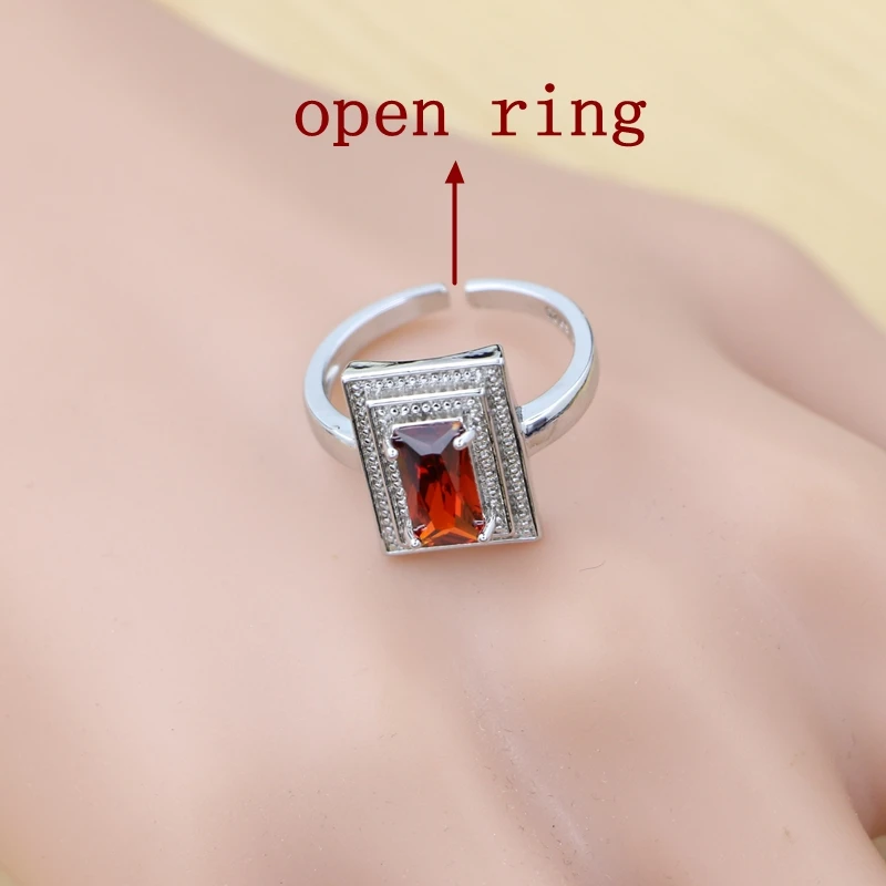 Комплект женских ювелирных изделий из серебра 925 пробы с квадратным гранатом