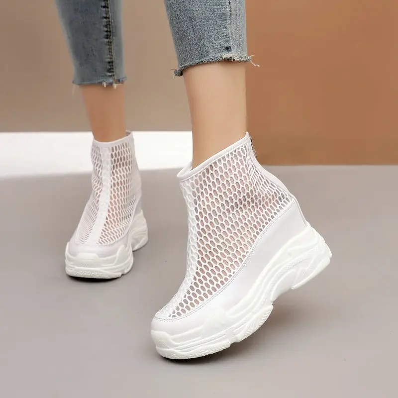 Сандалии гладиаторы женские на скрытом каблуке босоножки с перфорацией