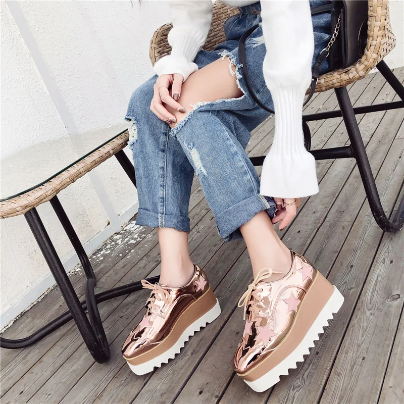 2020 летние женские Золотые балетки с перфорацией типа броги блестящие туфли на