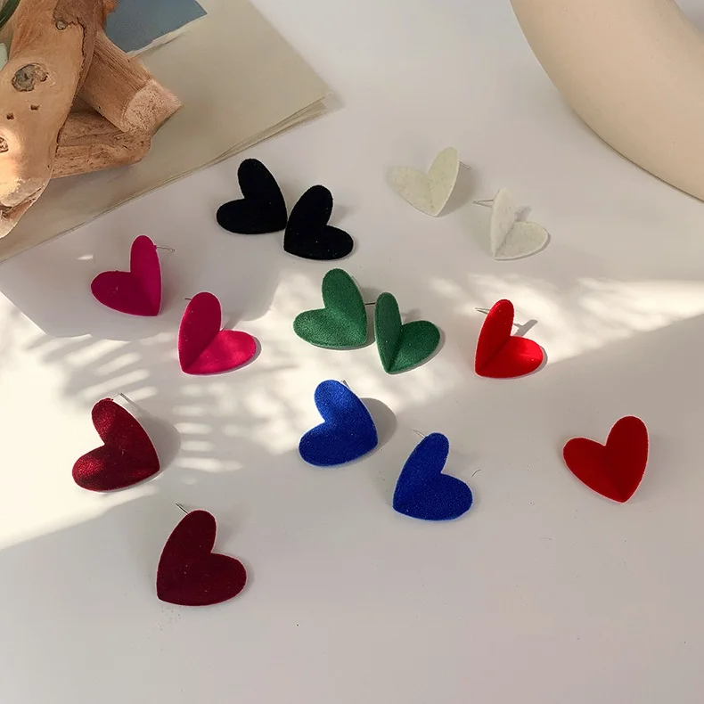 

Exquisite French Style Temperament Heart Stud Earrings for Women Simple Colorful Earrings