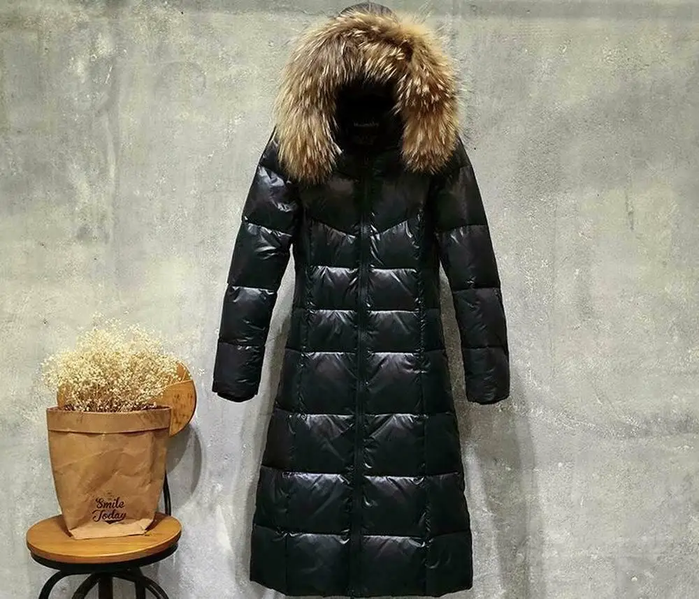 Женский зимний черный теплый длинный пуховик с капюшоном и меховым воротником |