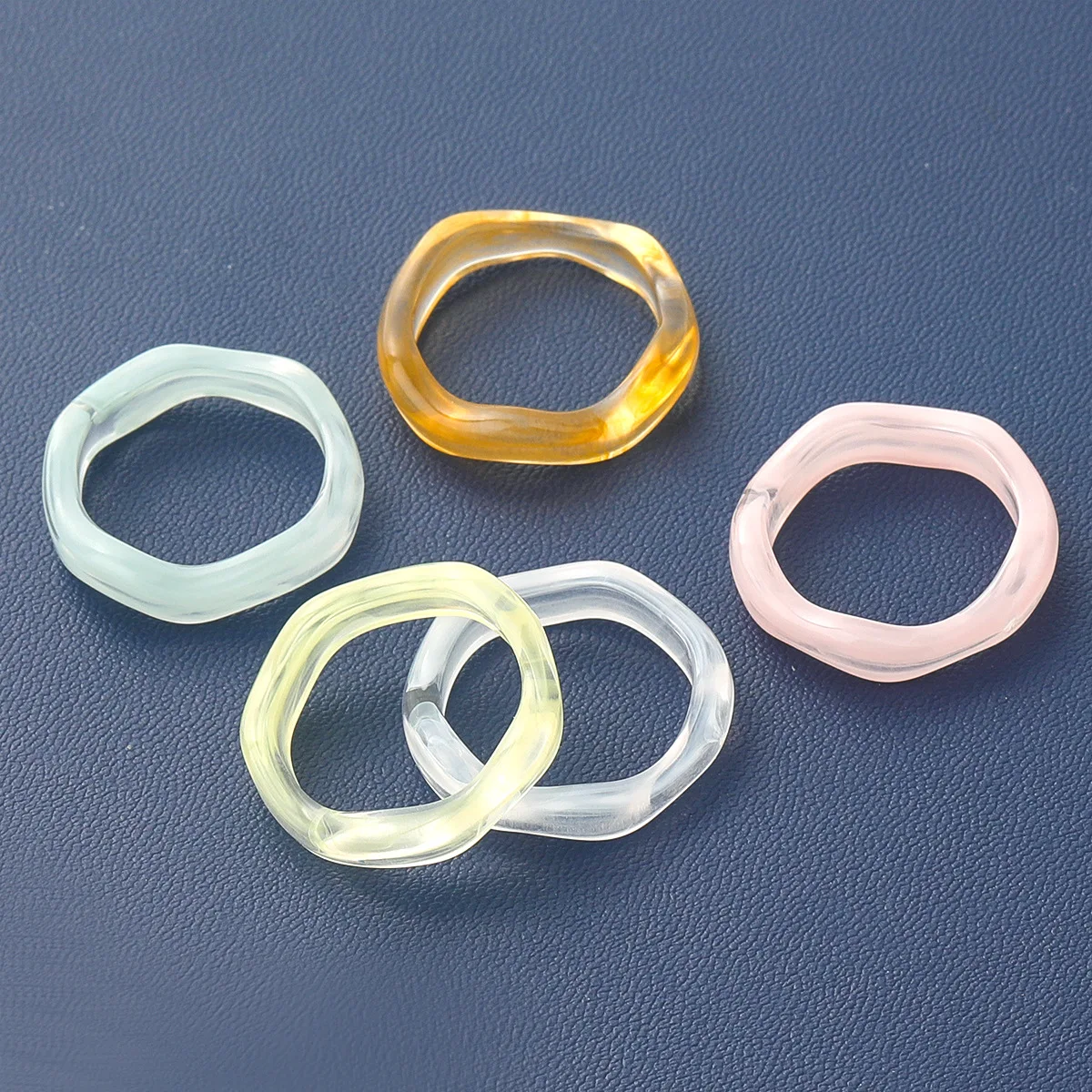 

Half Transparent Irregular Resin Ring Solid Color Aesthetic Geometric Ring Couple Index Finger Ring Unsex Jewelry Gift New