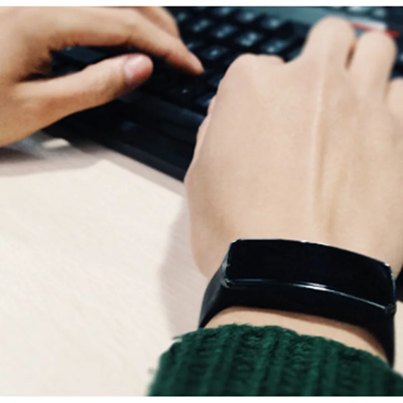 

S1 smart sports bracelet BT4.0 with Sleep Monitor Pedometer Fitness Remote Camera Smartphone fouction Waterproof Watch Gifts