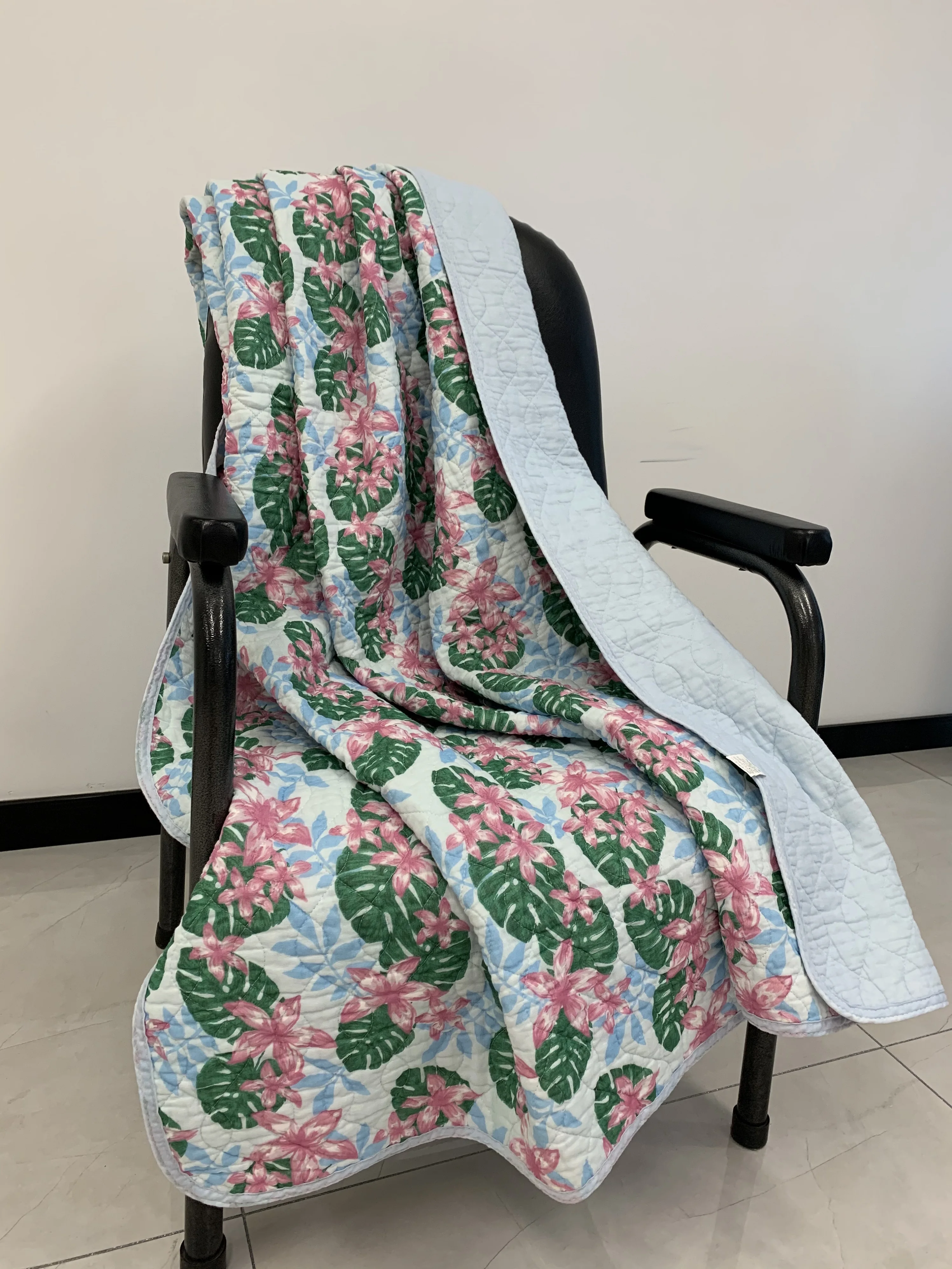 

Pre-washed Blanket Throw Light quilt cotton100% gauze fabric with cotton filling Breathable Comfortable for home travel use