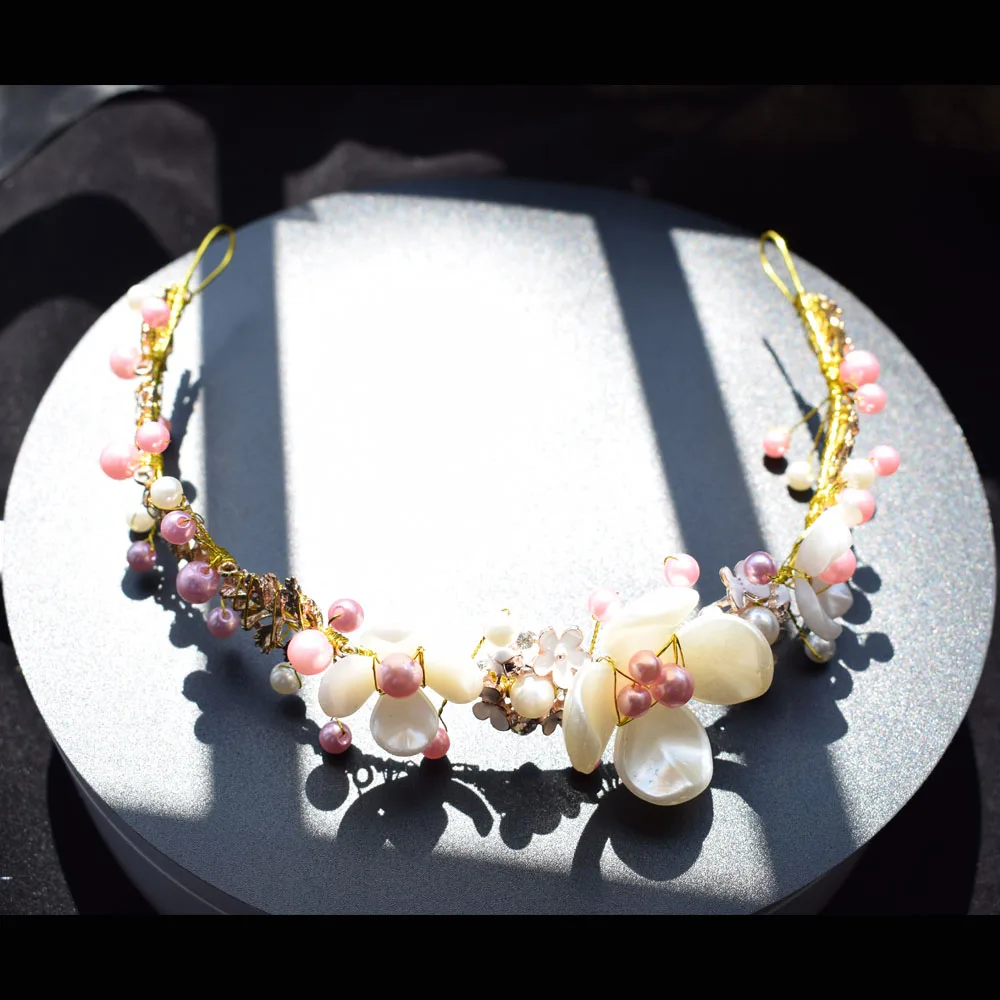 Женский головной убор ручной работы свадебный с розовыми и белыми бусинами