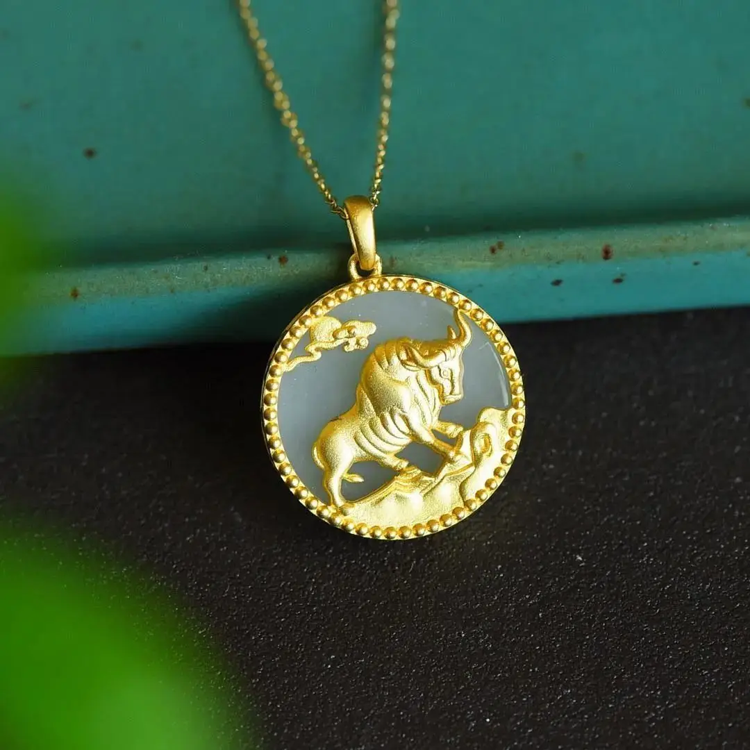 

Natural Hetian Jasper Round Brand Bull Pendant Necklace Chinese Style Retro Unique Ancient Gold Craft Charm Female Brand Jewelry