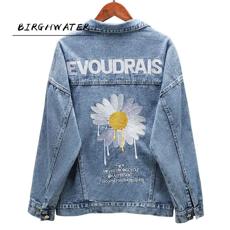 

Модная брендовая Женская куртка, новинка 2021, джинсовая куртка, Женская Корейская версия свободного кроя, с вышивкой, бойфренд, дикий топ с ма...