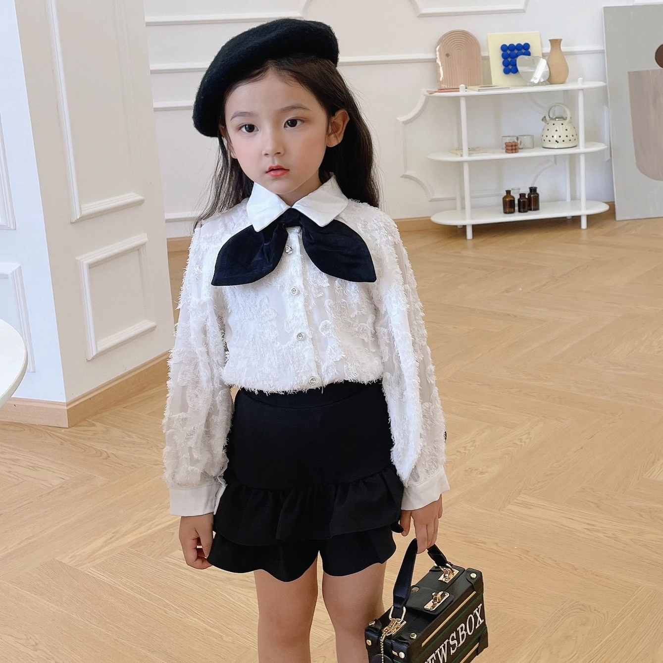 

Новинка 2021, брендовый комплект детской одежды для девочек, блузка с длинным рукавом и шорты, детская одежда из 2 предметов, костюм для малень...