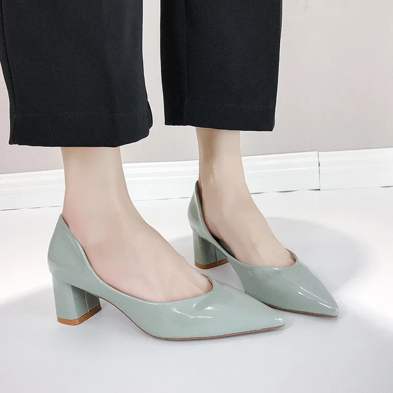 Туфли лодочки женские на квадратном каблуке 6 см лакированная кожа высокий