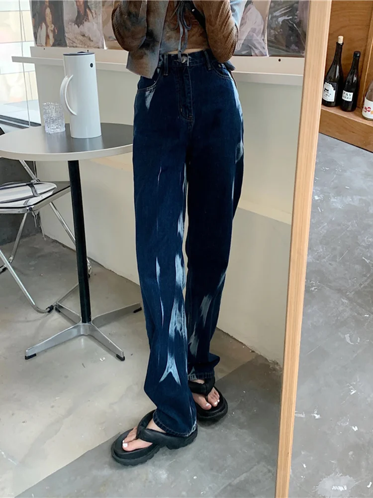 

Женские джинсы с высокой талией, широкими штанинами и завышенной талией