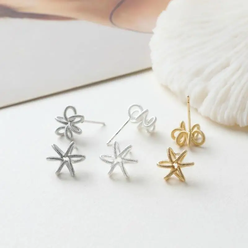 

Серьги-гвоздики серебряные с трехмерным цветком и золотым покрытием, 14 к