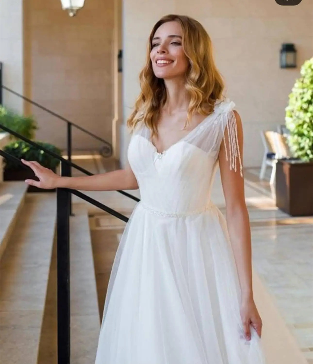 

Wedding Dress A-Line V-Neck Tank Lace Appliques Flowers Tassel Tulle Floor Length Sweep Train Bride Gown Custom Made 2021