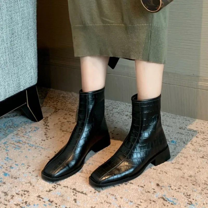 Женские короткие осенние ботинки в британском стиле Новинка 2020 года Черные