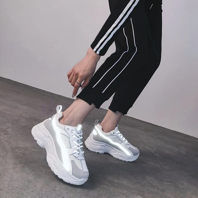 Кроссовки женские на массивной платформе дизайнерские модная отражающая обувь