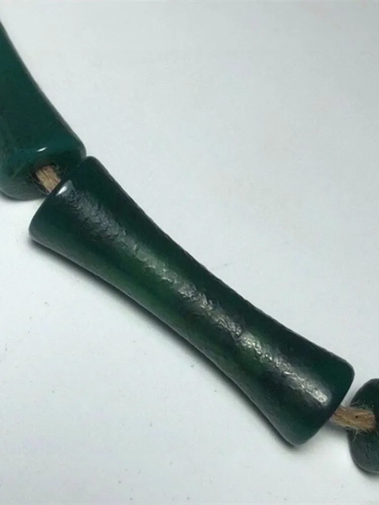 

The green agate necklace that the country elders have collected for many years the bamboo joint is simple and charming 29*8mm*20