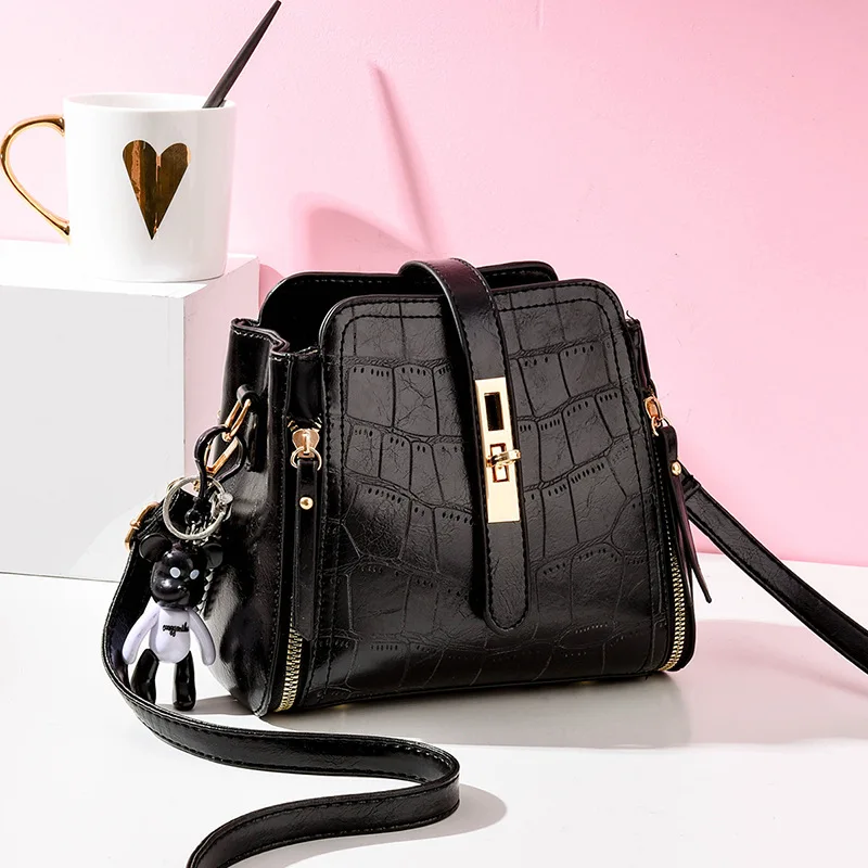 

Брендовая Маленькая женская сумка, Новинка лета 2021, модная женская модная простая сумка-мессенджер через плечо с замком, женская сумка-ведр...