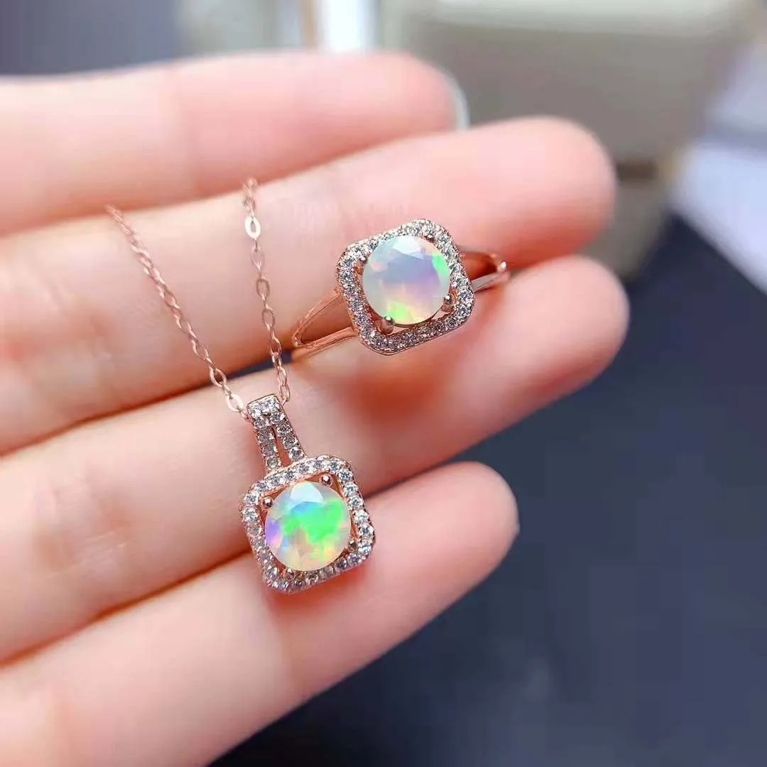 

Комплект из колье и кольца, из серебра 925 пробы, с опалом